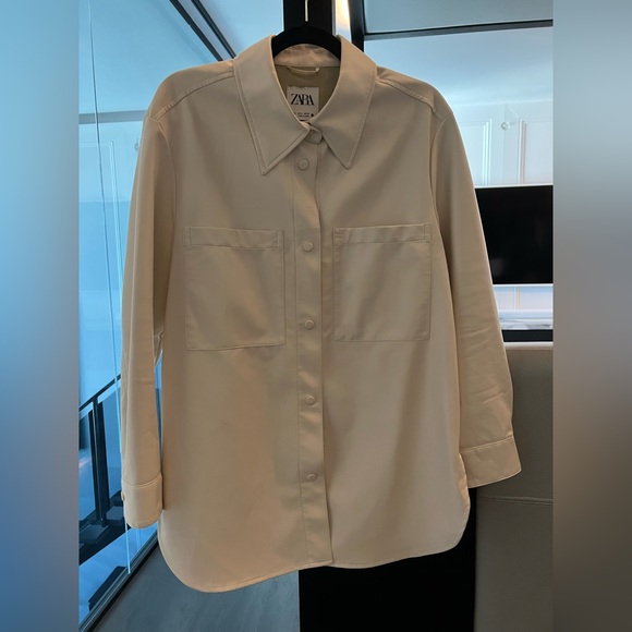 ZARA FAUX LEATHER OVERSIZED
SHIRT
ECRU - REF. 3811/240 size M - Picture 4 of 4